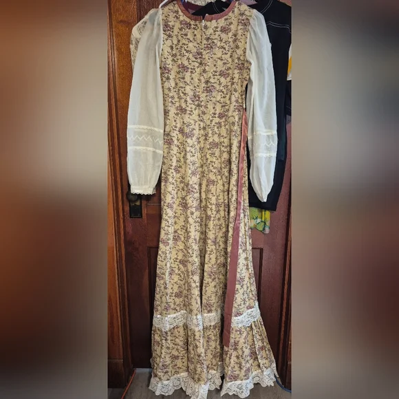 Vintage Gunne Sax Peasant Dress - Picture 2 of 16